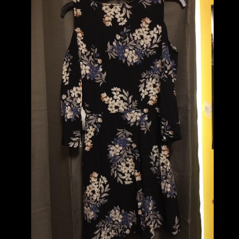 NWT Black floral cold shoulder faux wrap dress - Picture 2 of 6